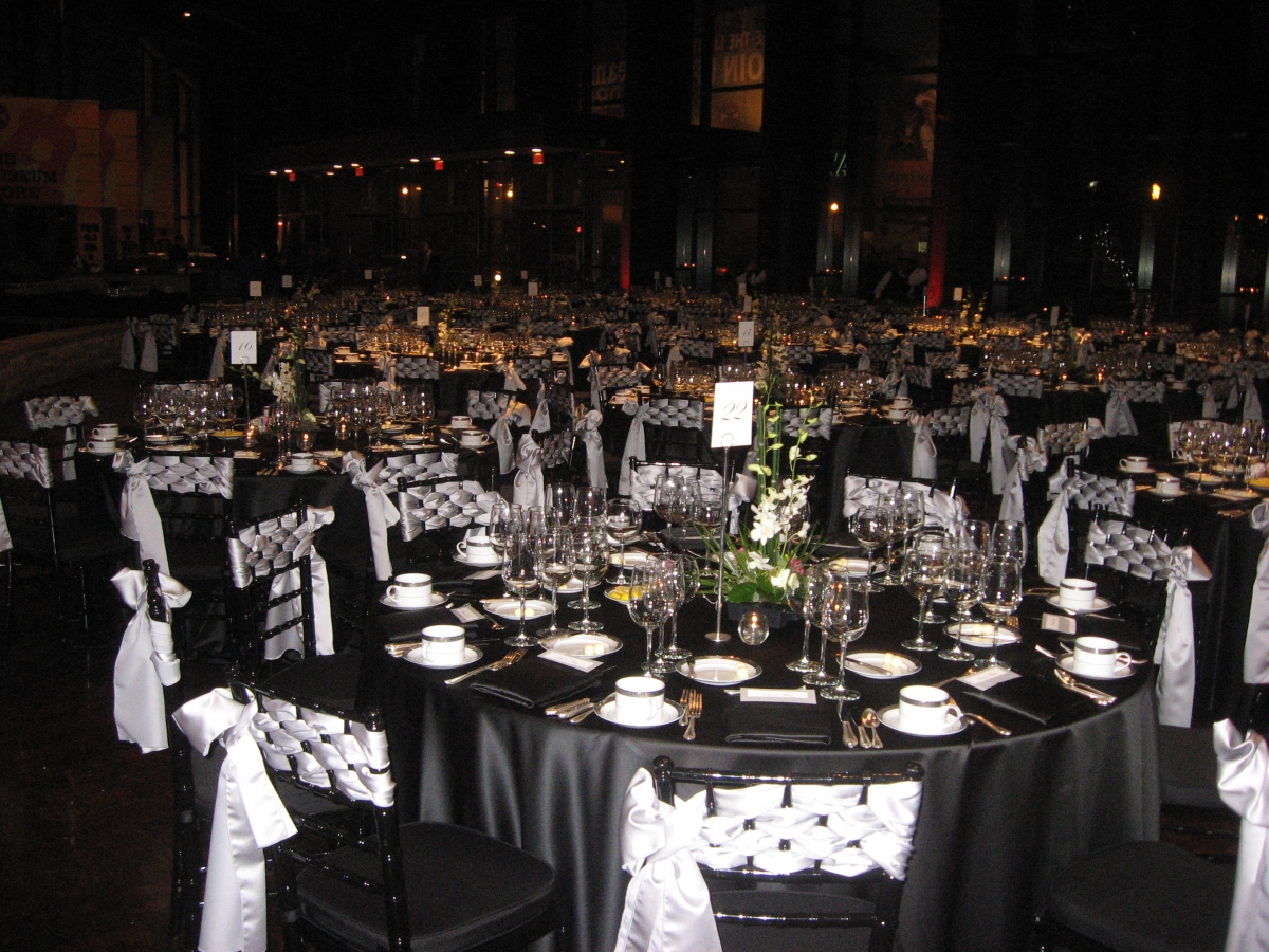 Large corporate meeting in a grand ballroom with hundreds of attendees